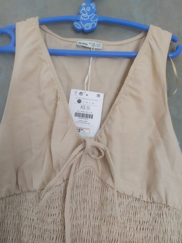 vestido de Bershka con etiqueta talla xs