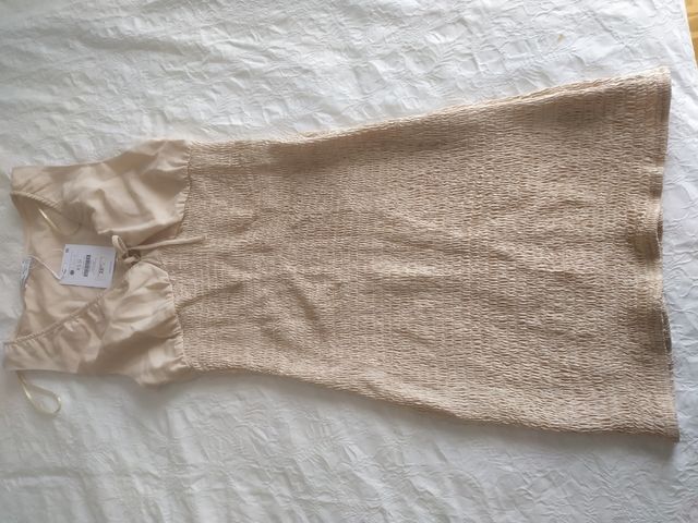 vestido de Bershka con etiqueta talla xs