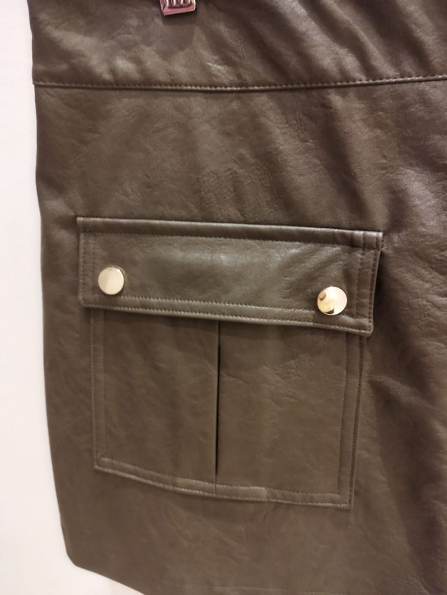 Minifalda Zara nueva.Talla L.Con pantalón dentro.