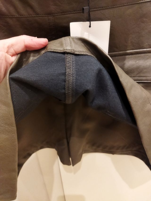 Minifalda Zara nueva.Talla L.Con pantalón dentro.