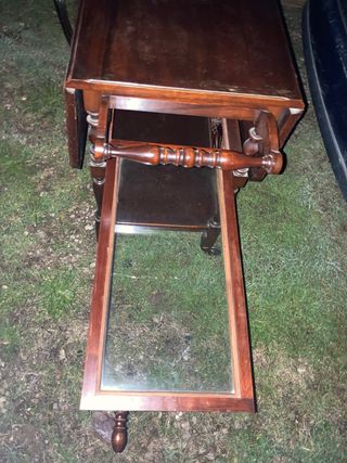 Mesa auxiliar de madera de ruedas 