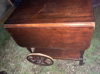 Mesa auxiliar de madera de ruedas 