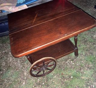 Mesa auxiliar de madera de ruedas 