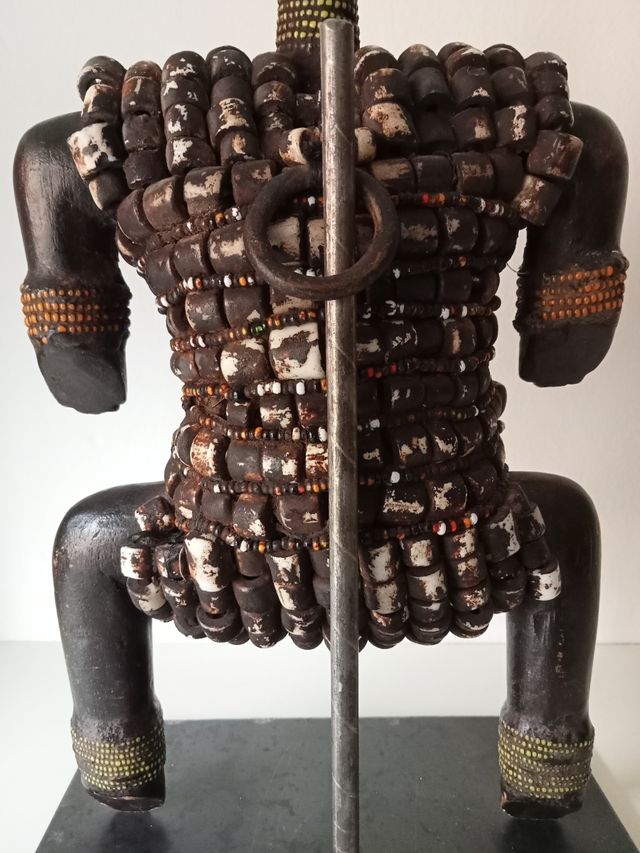 Figura namji, Camerún.