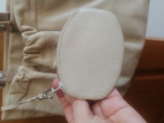 bolso piel, con monedero monedas. 
