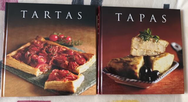 2 Libros de recetas: Tartas y Tapas.