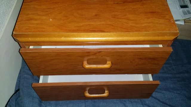 Mesita de noche de diseño cereza