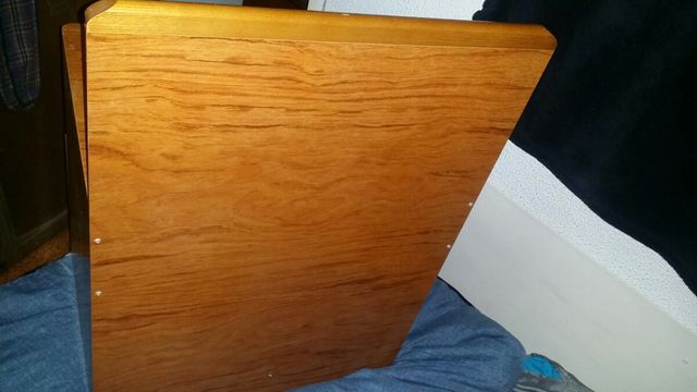 Mesita de noche de diseño cereza