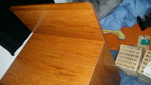 Mesita de noche de diseño cereza