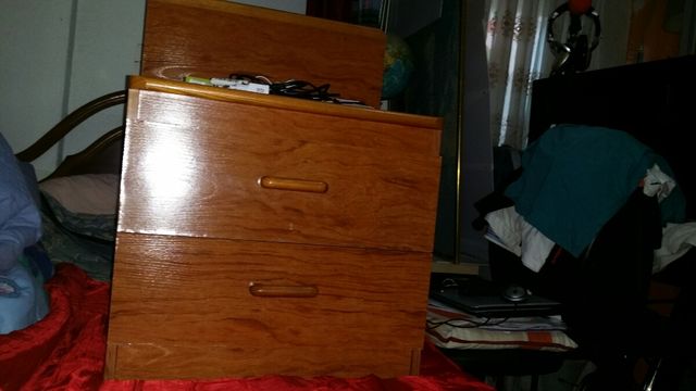 Mesita de noche de diseño cereza