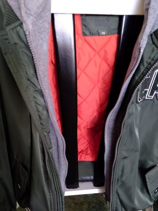 Plumas, chaqueta.