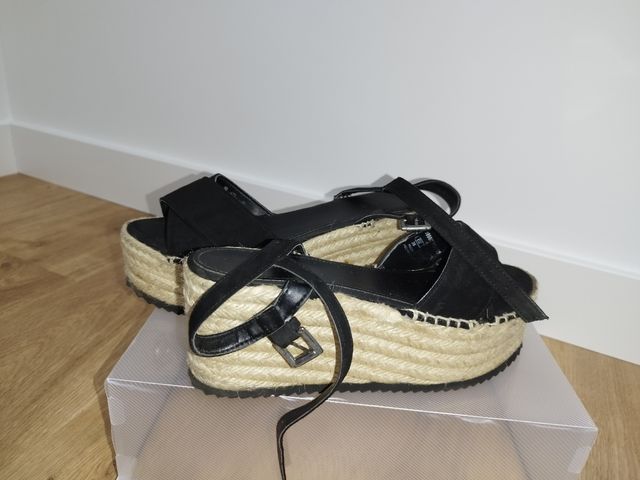 Cuñas de esparto negras