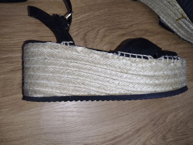 Cuñas de esparto negras