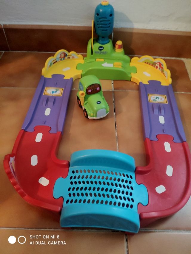 Tuc tuc  bolidos circuito interactivo más coche