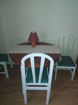 mesa y sillas 