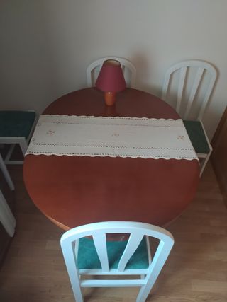 mesa y sillas 