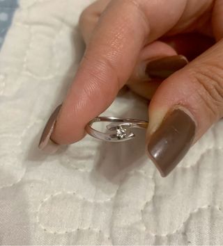 Alianza compromiso oro Blanco con diamante 