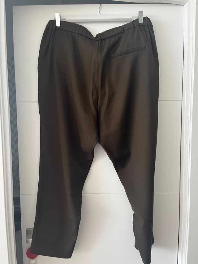 Pantalón tobillero verde oliva