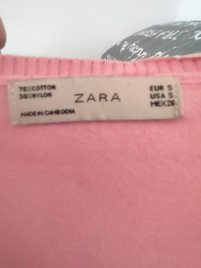 Sueter cuello pico. Zara talla S.