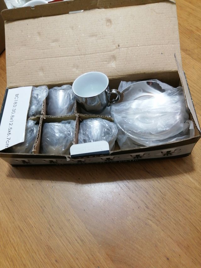 Scatola 6 tazzine da caffè con piattini