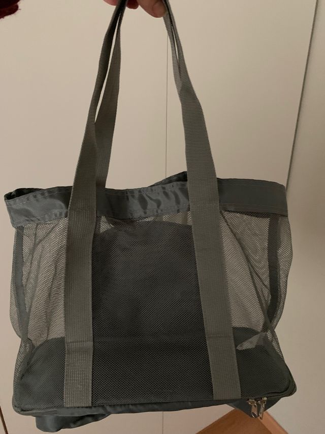Bolso gris rejilla y parte isotérmica