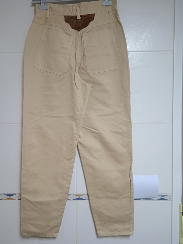 Pantalón de tiro alto