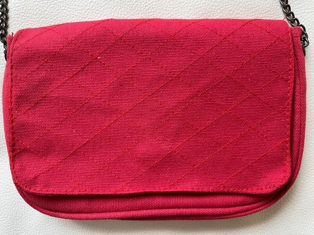 Bolso rojo de tela