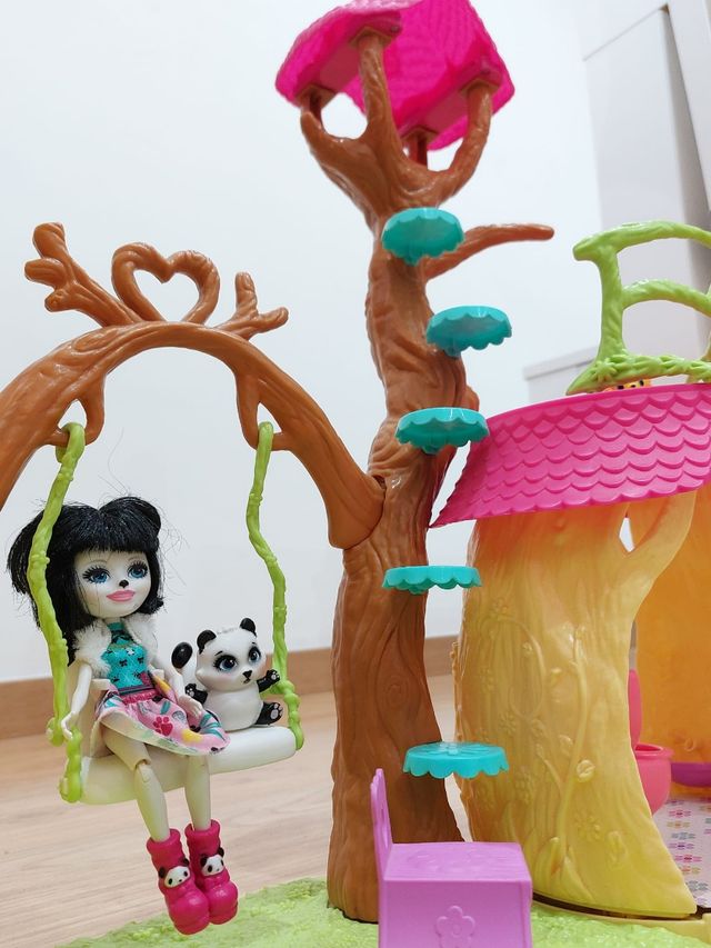 CASA DEL ARBOL ENCHANTIMALS