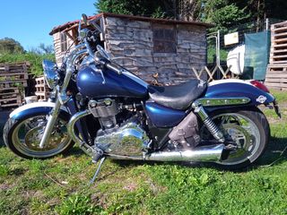 Triumph thunderbird 2- tone 1600 