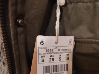 Abrigo parka Pull&Bear verde militar