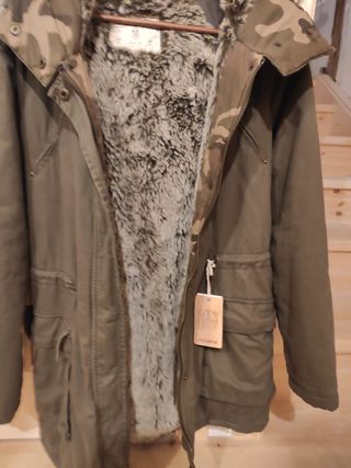 Abrigo parka Pull&Bear verde militar