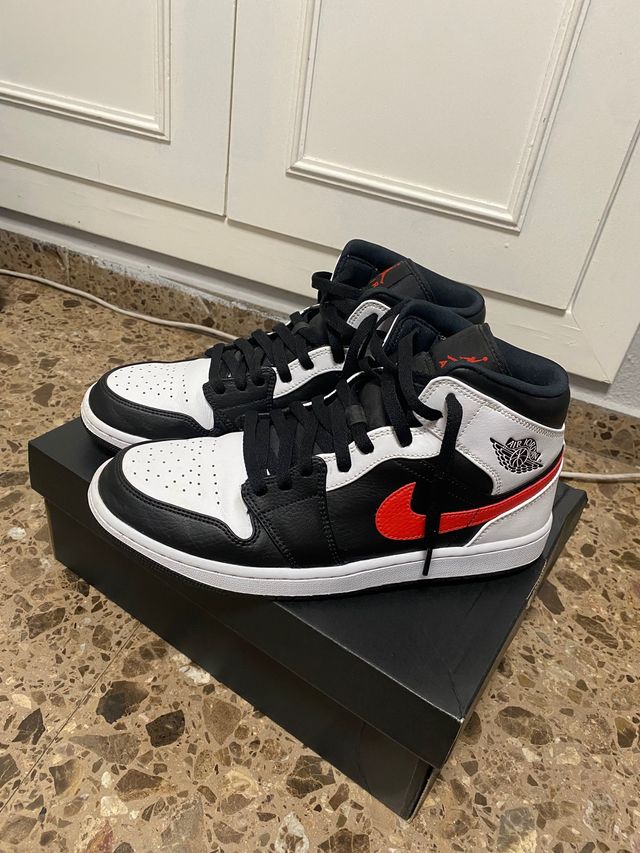 Air Jordan 1 Mid Black Chile Red White