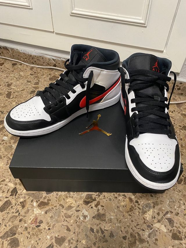Air Jordan 1 Mid Black Chile Red White