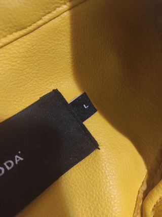 Chaqueta de piel sintética amarilla 