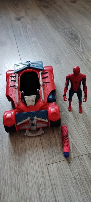 Spiderman y su vehículo 