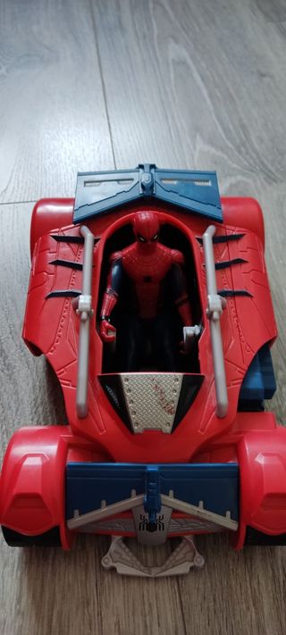 Spiderman y su vehículo 