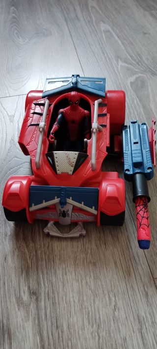 Spiderman y su vehículo 