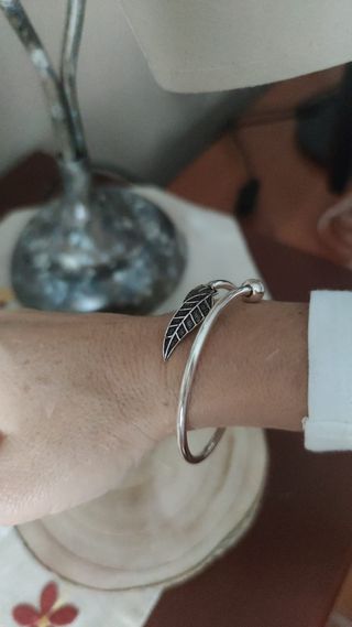 Pulsera de plata extensible de Bola y hoja