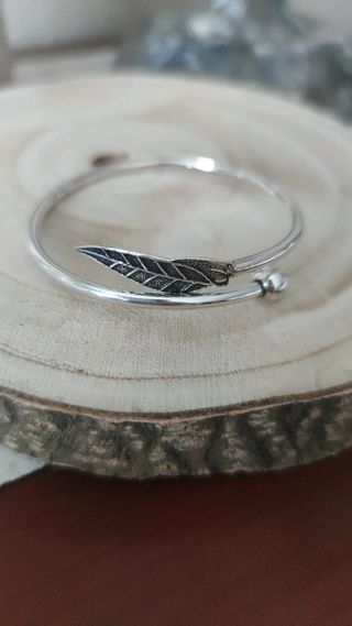 Pulsera de plata extensible de Bola y hoja
