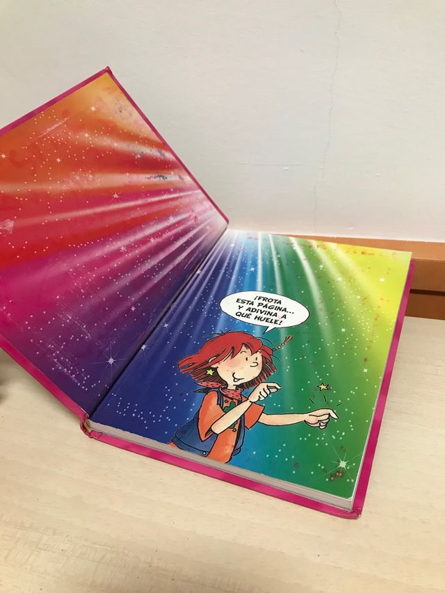 Kika superbruja y sus bromas mágicas (olor y color