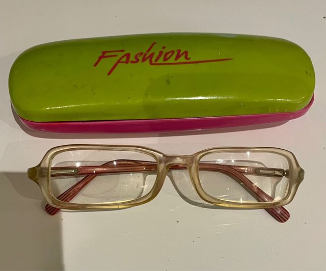 Gafas de diseño transparentes