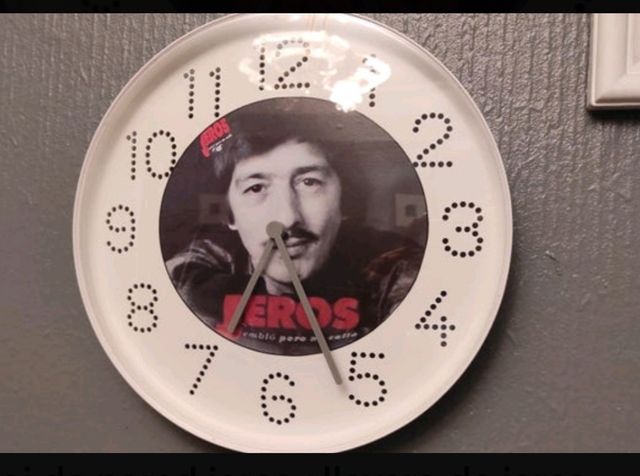 tazas, llaveros, pegatinas,postales, fotos, imanes