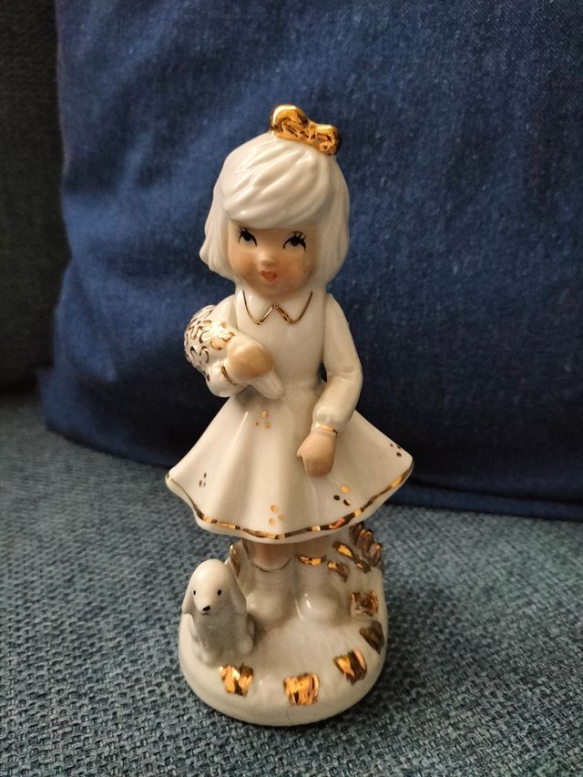 Statuina in porcellana