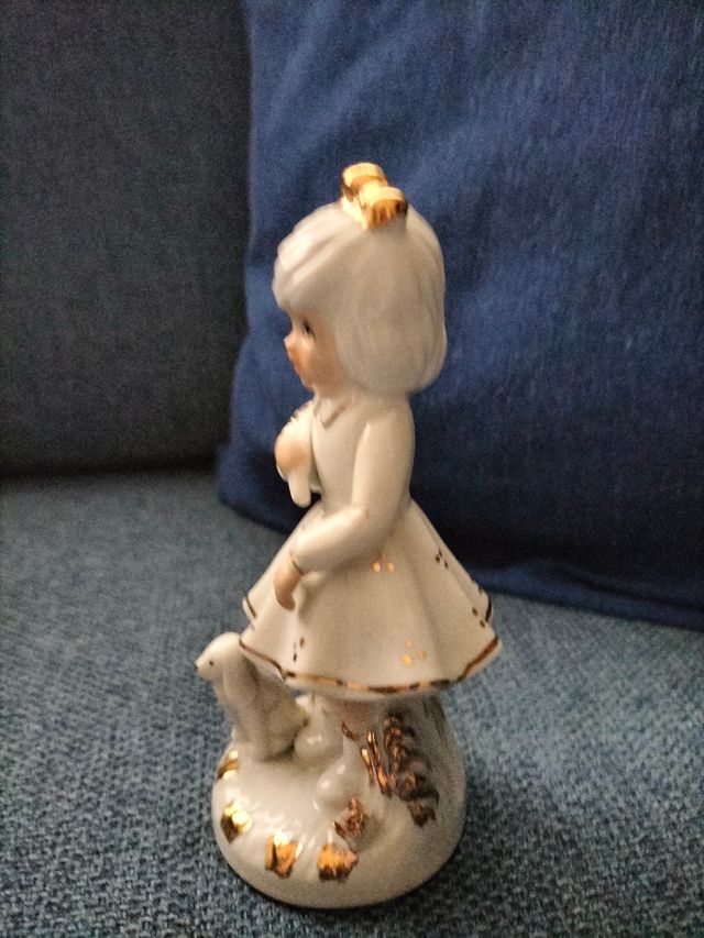 Statuina in porcellana