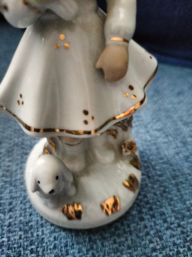 Statuina in porcellana