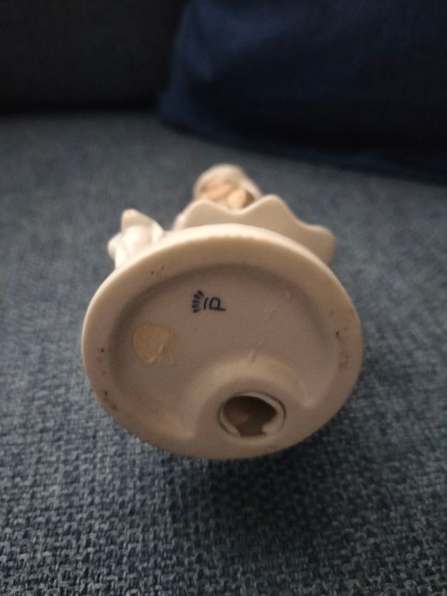 Statuina in porcellana