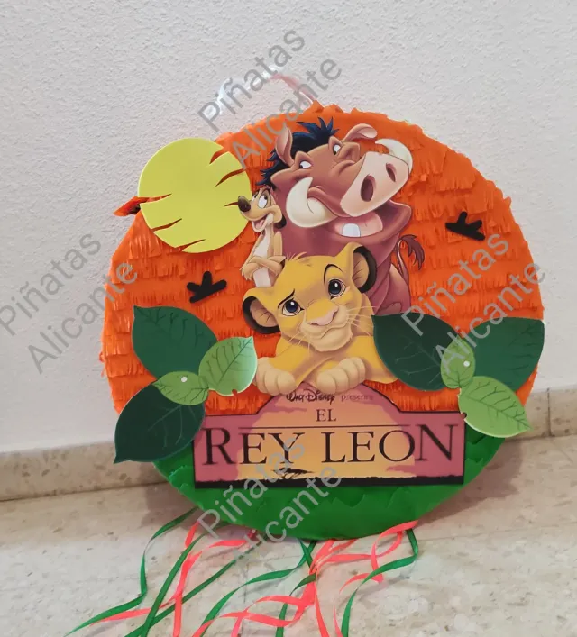 piñata rey león