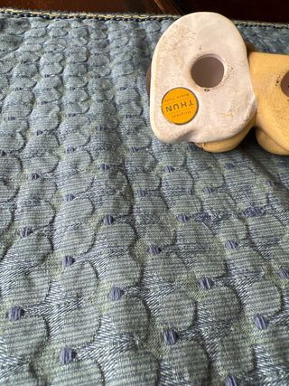 Bimbo con biberon thun