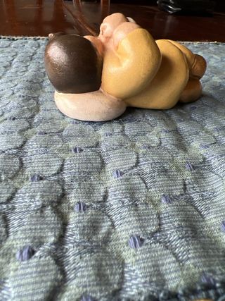 Bimbo con biberon thun