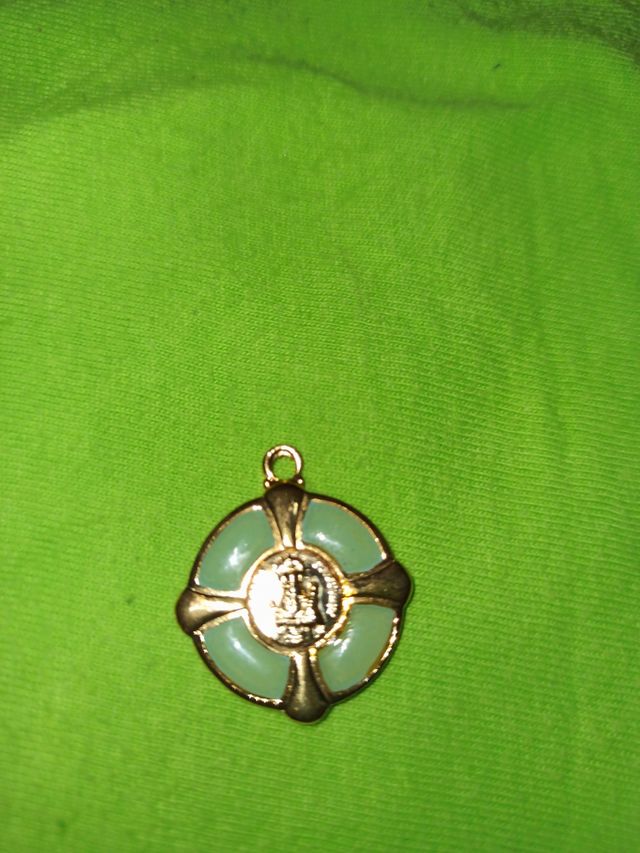 colgante con piedra nácar verde